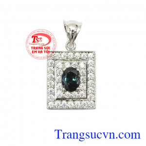 Mặt dây Sapphire nữ quý tộc là sản phẩm được chế tác từ đá Sapphire thiên nhiên chất lượng cao,Mặt dây Sapphire nữ quý tộc