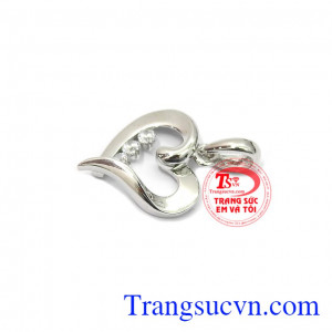 Mặt dây trái tim yêu thương là món quà thay lời muốn nói của các bạn nam muốn dành tặng bạn gái của mình