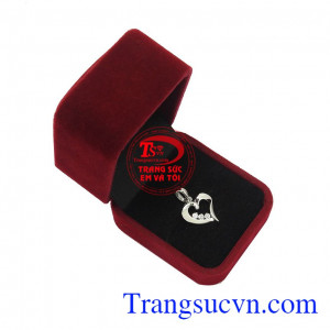 Mặt dây chuyền nữ vàng quý phái dễ kết hợp cùng nhiều kiểu dây chuyền vàng