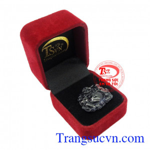 Vì sứ mệnh của Phật Di Lặc trong truyền thuyết là hóa giải hết những nỗi buồn phiền, căng thẳng của chúng sinh,Mặt phật Di Lặc Sapphire phúc hậu