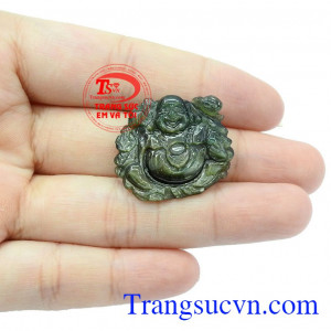 Tượng phật Di Lặc tay cầm thỏi vàng, đĩnh vàng hay có thể đeo thêm nhiều sâu tiền là biểu tượng mang đến may mắn và tài lộc,Mặt phật Di Lặc Sapphire tiền tài