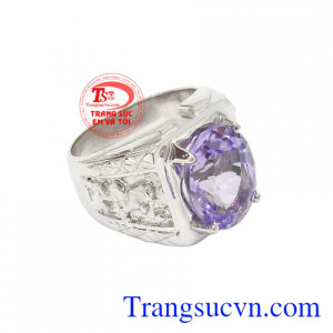 Nhẫn bạc thạch anh tím thích hợp cho những người mệnh Hỏa và mệnh Thổ.