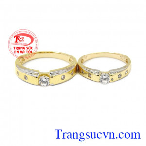 Nhẫn cưới vàng hạnh phúc bền lâu là sự tượng trưng cho gắn kết trọn đời giữa đôi lứa, là minh chứng cho tình yêu hạnh phúc lứa đôi,Nhẫn cưới vàng hạnh phúc bền lâu