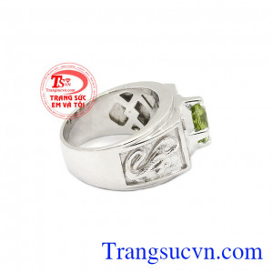 Nó được biết là một loại đá dành cho sự hưng thịnh và hạnh phúc,Nhẫn nam bạc Peridot cá tính