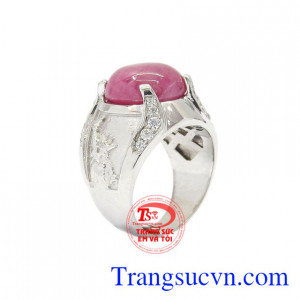 Nhẫn nam bạc Ruby cá tính được thiết kế tinh tế, sang trọng.