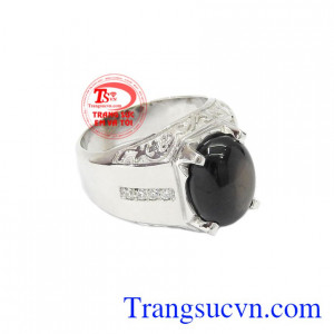 Nhẫn nam bạc Sapphire sao tinh tế sẽ là món quà hoàn hảo để làm quà tặng cho người thân trong gia đình.