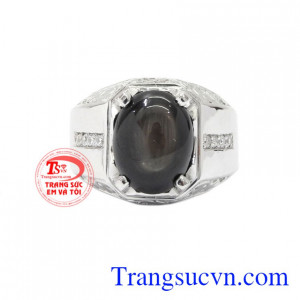 Nhẫn nam bạc Sapphire sao tinh tế được thiết kế tinh xảo, chạm khắc với đường nét sắc xảo.