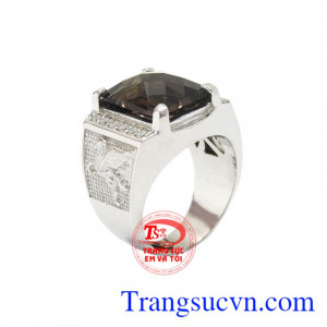 Nhẫn nam bạc thạch anh khói đẹp mang lại vẻ mạnh mẽ, quyền lực cho người đeo.