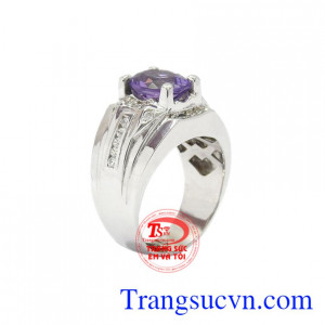 Nhẫn nam bạc thạch anh tím đẹp được chế tác từ đá thạch anh tím thiên nhiên chất lượng.