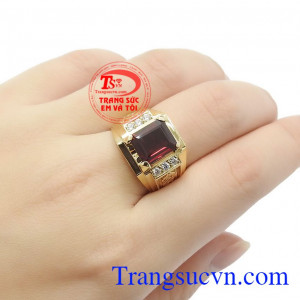 Người ta thường tặng nhau những chiếc vòng tay đá garnet với hàm ý chúc cho gia đình đông đầy con cháu,Nhẫn nam Garnet nam tính