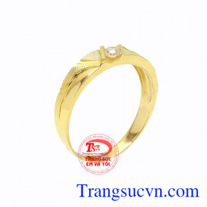 Nhẫn nam vàng công danh được chế tác tinh tế, thể hiện vẻ nam tính cho phái mạnh.