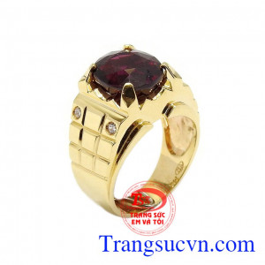 Nhẫn nam vàng Garnet đẹp với thiết kế tỉ mỉ kết hợp cùng đá Garnet thiên nhiên mang lại vẻ nam tính sang trọng,Nhẫn nam vàng Garnet đẹp