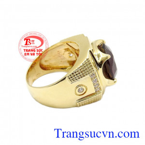 Đá Garnet cũng đại diện cho sức mạnh, sự dũng mãnh và niềm tin trong cuộc sống nên khi mang chiếc vòng này bên người sự mạnh mẽ của bạn cũng sẽ được gia tăng và luôn mang lại cảm giác yên tâm cho người sử dụng,Nhẫn nam vàng Garnet thiên nhiên