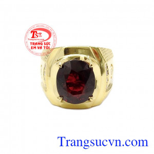 Sự kết hợp của vàng 14k và đá Garnet thiên nhiên chất lượng mang đến sự sang trọng và cuốn hút cho sản phẩm,Nhẫn nam vàng Garnet thiên nhiên