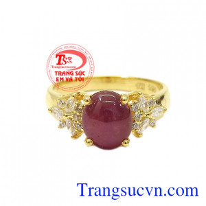 Nhẫn nữ ruby sao tỏa sáng được kết hợp vàng tây 14k và ruby sao thiên nhiên.