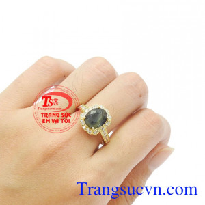 Nhẫn nữ saphir càng thêm phần quyến rũ cho người dùng. Nhẫn nữ saphir thiên nhiên đẹp