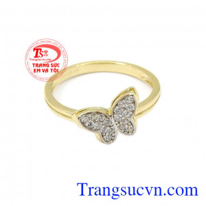 Con bướm tượng trưng cho sự tự do, sự hài hòa về màu sắc, sự cân bằng và tượng trưng cho mùa xuân,Nhẫn nữ vàng màu hồ điệp