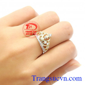 Đây là một trong những sản phẩm thuộc top bán chạy được nhiều bạn nữ ưa chuộng và lựa chọn,Nhẫn nữ vàng màu vương miện
