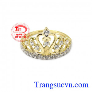 Với thiết kế điệu đà hình vương miện làm tôn lên vẻ điệu đà cho phái nữ,Nhẫn nữ vàng màu vương miện