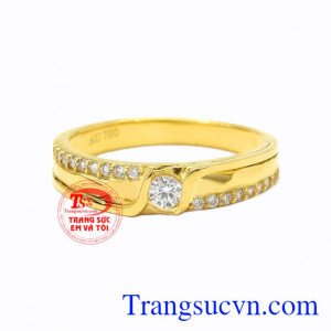 Nhẫn nữ vàng tao nhã vàng 18k dễ kết hợp với nhiều kiểu quần áo.