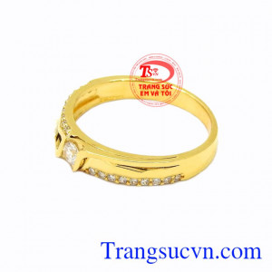 Nhẫn nữ vàng tao nhã thương hiệu Em và Tôi đảm bảo về chất lượng vàng.