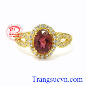 Nhẫn nữ vàng Tourmaline màu sắc bắt mắt, sáng bóng sẽ là sự lựa chọn của các quý cô hiện đại.