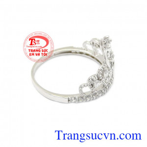 Nhẫn nữ vàng trắng vương miện sẽ khiến các cô nàng trở nên thu hút, hấp dẫn với người khác phái hơn,Nhẫn nữ vàng trắng vương miện