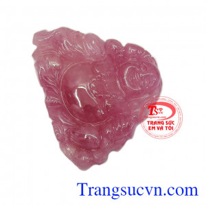 Phật di lặc được chạm khác với dáng vẻ mập mạp, cười hiền hòa, phúc hậu