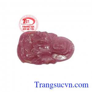 Phật ngọc ruby bình yên được chạm khắc đẹp và thanh thoát