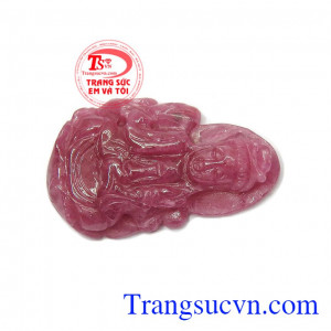 Phật ngọc ruby có thể gắn thêm móc vàng, bạc hoặc bọc phía bên ngoà