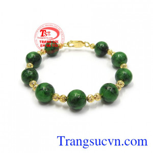Vòng tay vàng cẩm thạch bình an rất được phái đẹp ưa chuộng, là món quà tặng ý nghĩa cho người thân và bạn bè