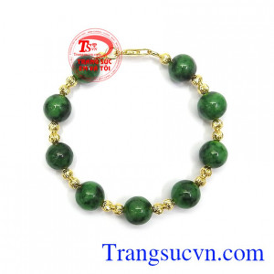 Vòng tay vàng cẩm thạch bình an với ngọc cẩm thạch luôn mang lại may mắn, bình an, giải trừ hung khí cho người đeo.