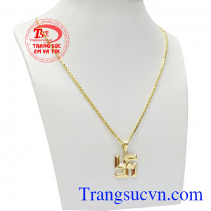 Với sự kết hợp từ mặt dây hình chữ Vạn và dây chuyền nhập khẩu hoàn toàn từ Hàn Quốc mang lại sự thanh lịch và thời trang,Bộ dây chuyền nữ vàng chữ Vạn