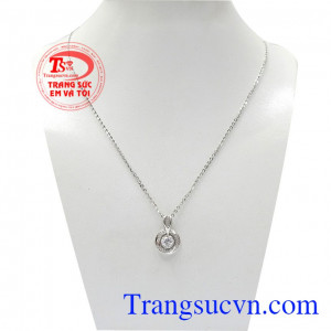 Bộ dây nữ vàng trắng quý phái là bộ sản phẩm được kết hợp từ mặt dây và dây chuyền đều được nhập khẩu nguyên chiếc hoàn toàn,Bộ dây nữ vàng trắng quý phái