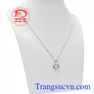 Sản phẩm được các bạn nữ yêu thích với kiểu dáng thời trang mang đến vẻ đẹp sang trọng cho phái nữ,Bộ dây nữ vàng trắng quý phái
