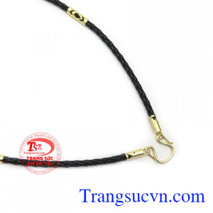Dây da bọc vàng phong độ phù hợp nhiều lúa tuổi và trang phục khác nhau