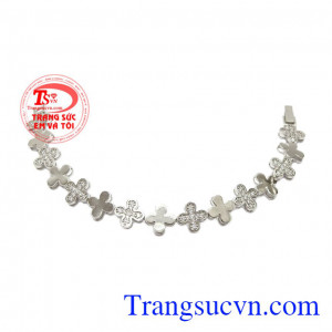 Với thiết kế hình hoa nhí tạo sự cuốn hút cho sản phẩm,Lắc tay nữ vàng trắng nhập khẩu