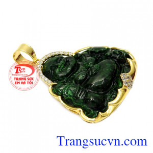 Mặt dây vàng Jadeite Phật Di Lặc mang lại may mắn và tài lộc cho người đeo.
