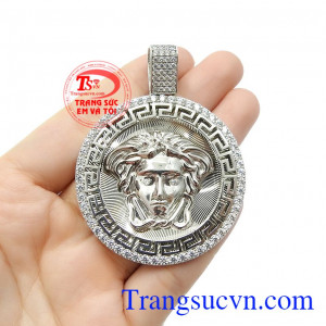 Cảm hứng từ thương hiệu thời trang quốc tế càng làng tăng sự nổi bật cho phái mạnh,Mặt dây vàng trắng nam cao cấp