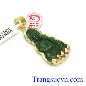 Mặt phật bà cẩm thạch an lành là biểu tượng của lòng từ bi, bác ái và hướng thiện, luôn mang lại bình an, may mắn và hạnh phúc cho người đeo
