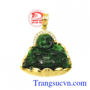 Mặt phật Di Lặc Jadeite bọc vàng đẹp là sản phẩm được chạm khắc công phu, tinh tế.