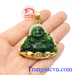 Mặt phật Di Lặc Jadeite bọc vàng đẹp sẽ là món quà đầy ý nghĩa dành cho nam giới.