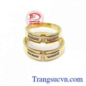 Nhẫn cưới gắn kết bền chặt rất được các cặp đôi ưa chuộng, đeo bền đẹp, chất lượng