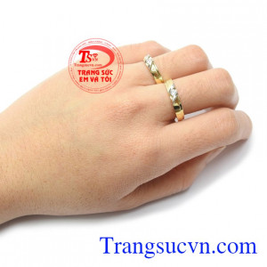 Nhẫn cưới vàng tây hạnh phúc mãu mã đẹp, đeo thời trang, sang trọng và tinh tế