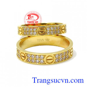 Nhẫn cưới vàng tinh tế thương hiệu Em và Tôi nhận đặt thiết kế theo yêu cầu của khách hàng.