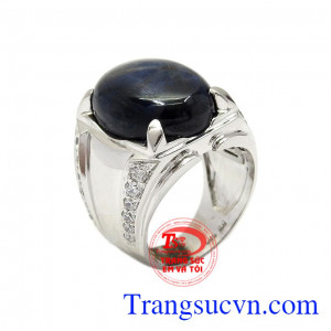 Nhẫn nam Sapphire công danh được chế tác tỉ mỉ và tinh xảo từ vàng 14k kết hợp cùng đá Sapphire thiên nhiên,Nhẫn nam Sapphire công danh