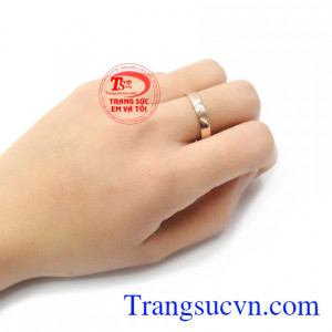 Nhẫn nam vàng hồng phong cách là món quà tặng cho người bạn yêu thương