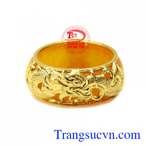 Nhẫn ngọc cẩm thạch bọc rồng đẹp phù hợp cho những người mang mệnh Kim và Thổ.