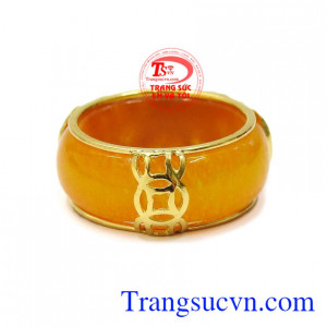 Nhẫn ngọc cẩm thạch bọc rồng đẹp mang lại may mắn cho người đeo.