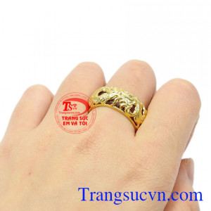Nhẫn ngọc mã não bọc rồng vàng 10k.